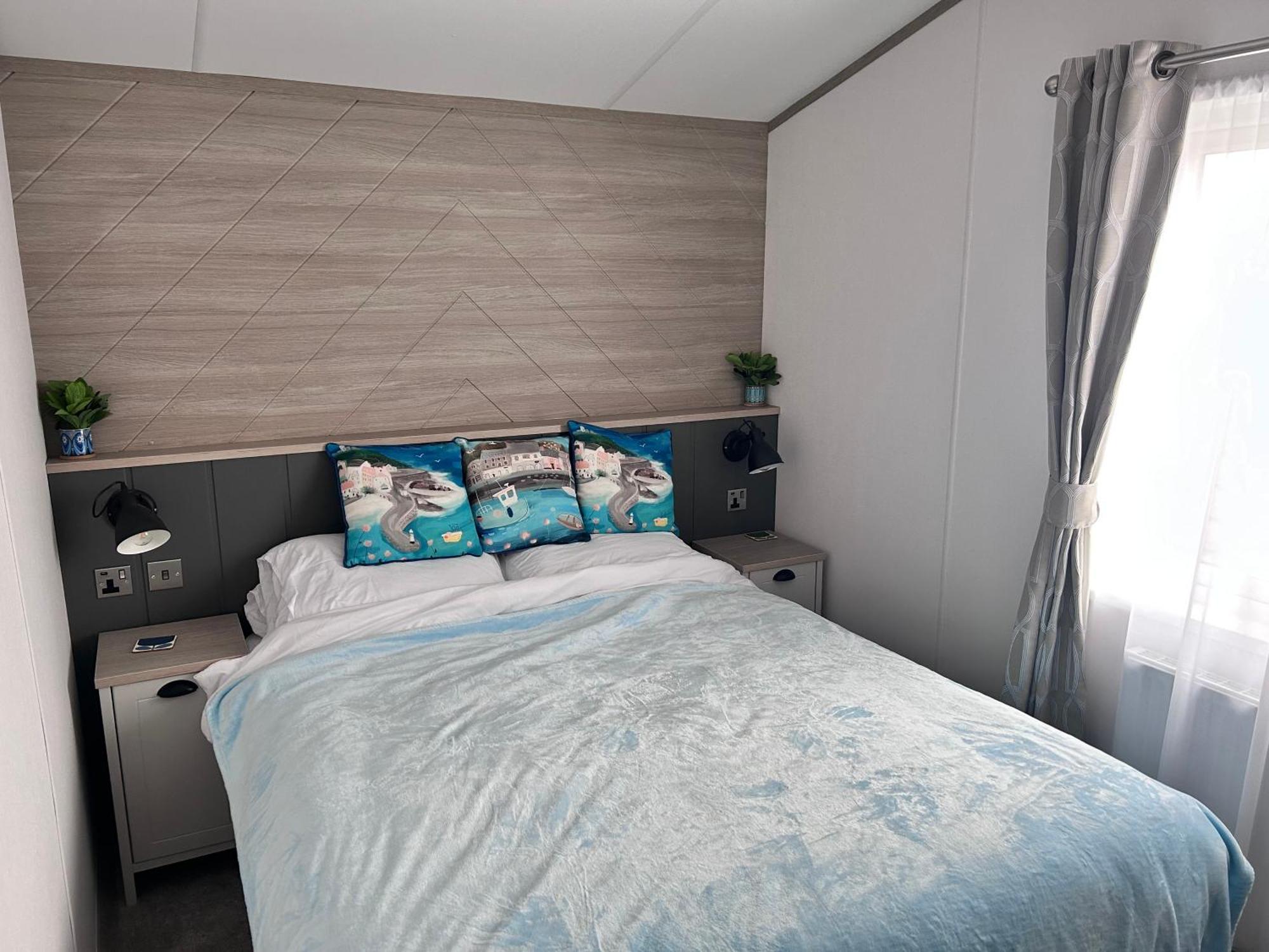 Award Winning Serenity Lodge With Outstanding Lakeside Views From The Hot Tub , At Tallington Lakes Leisure Park, Stamford Exteriör bild